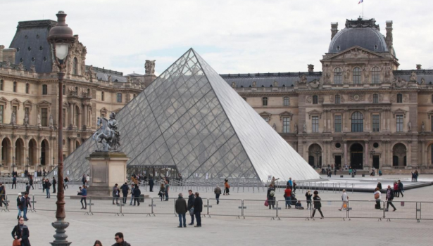 متحف اللوفر في فرنسا يستعد لإعادة فتح أبوابه في السادس من يوليو