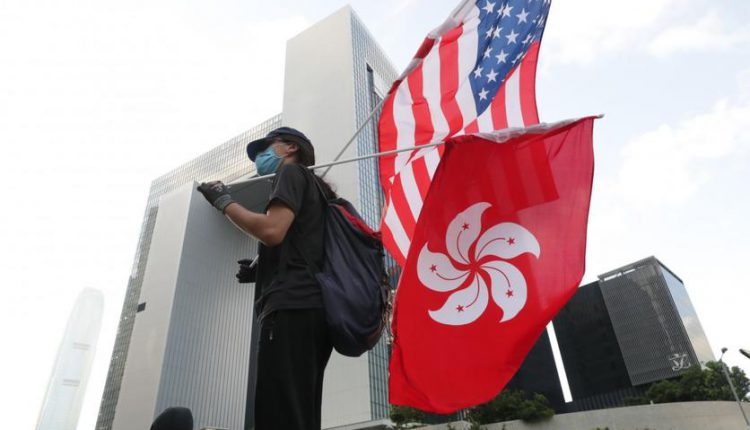 مستشارو ترامب يدرسون تقويض ربط عملة هونج كونج بالدولار