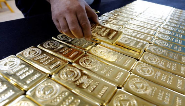 أسعار الذهب تتراجع مع رفع وشيك للفائدة الأمريكية وزيادة العائد على سندات الخزانة