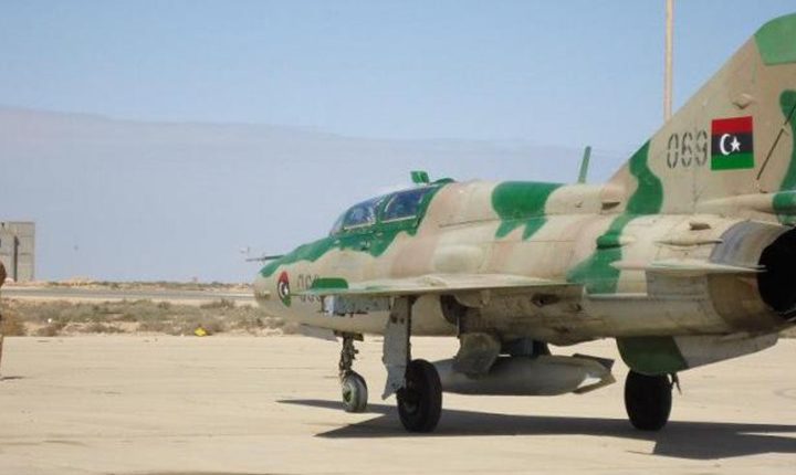 طائرات تقصف قاعدة الوطية الجوية في ليبيا