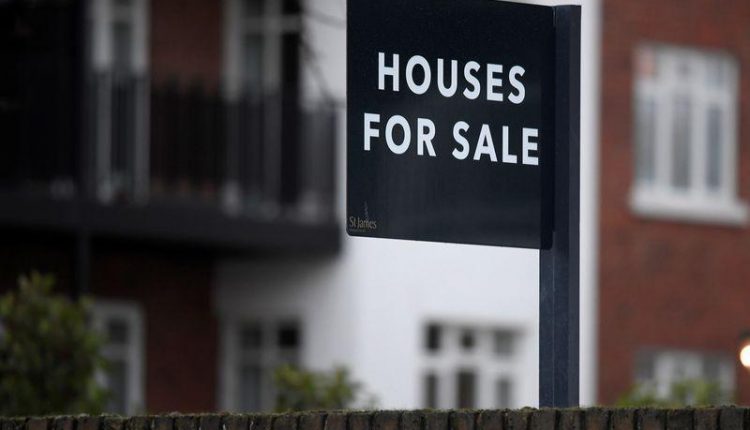 أسعار المنازل في بريطانيا تتراجع لأول مرة منذ عام