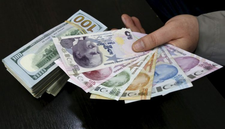 العملة التركية تهبط لمستويات قياسية متدنية