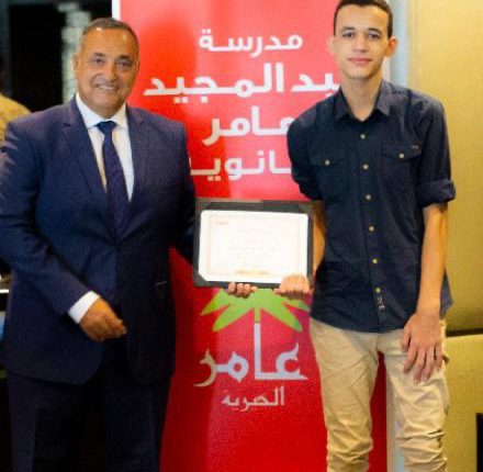 منصور عامر يكرم أول الثانوية العامة