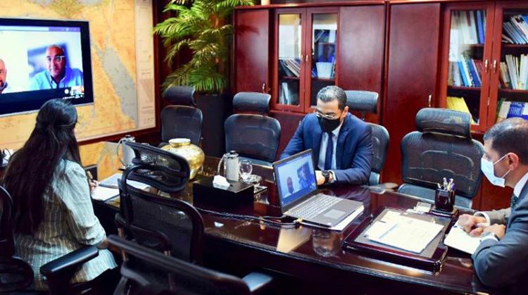 هيئة الاستثمار تبحث التوسعات الجديدة لشركة اتصالات مصر