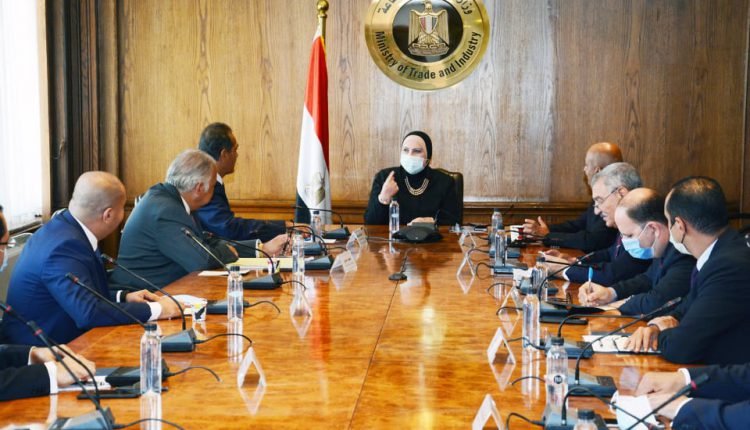 وزيرة التجارة تستعرض خطة الارتقاء بالصادرات المصرية للأسواق الخارجية