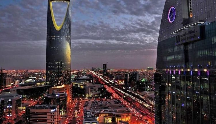 تباطؤ سوق القروض الخليجية.. وصفقات الكيانات المرتبطة بالحكومة ترتفع 40%