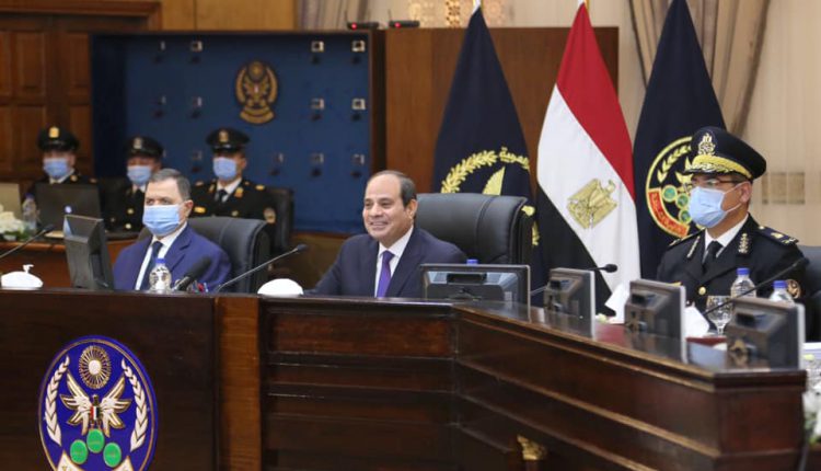 الرئيس السيسي يتفقد أكاديمية الشرطة ويحضر اختبار كشف الهيئة للطلبة المتقدمين