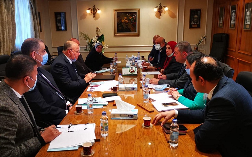 وزير قطاع الأعمال يبحث مع محافظ القاهرة تسريع إجراءات تطوير فندقي شبرد والكونتيننتال