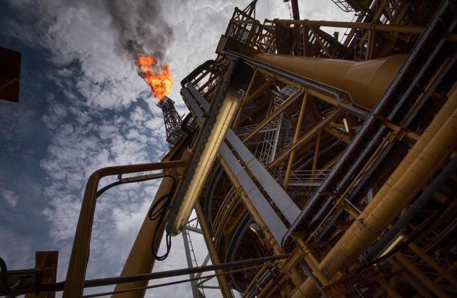 مخزونات النفط الأمريكية تتراجع 3.8 مليون برميل في أسبوع