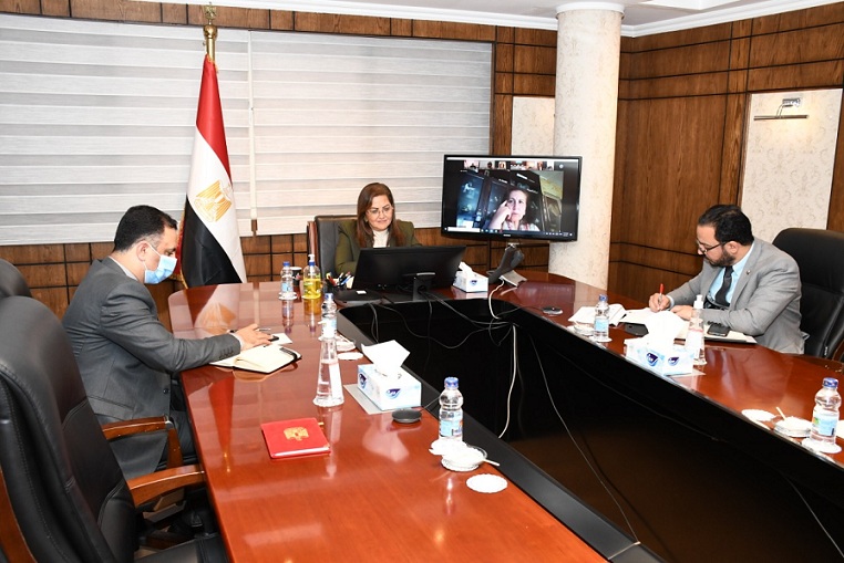 وزيرة التخطيط تستعرض مبادرة حياة كريمة بسيمنار جامعة القاهرة