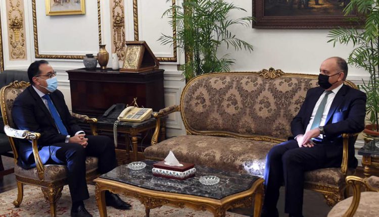 رئيس الوزراء يلتقى سفير المملكة الأردنية الهاشمية لدى مصر
