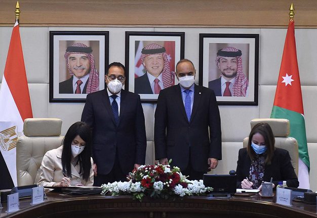 رئيسا وزراء مصر والأردن يشهدان توقيع 7 اتفاقات