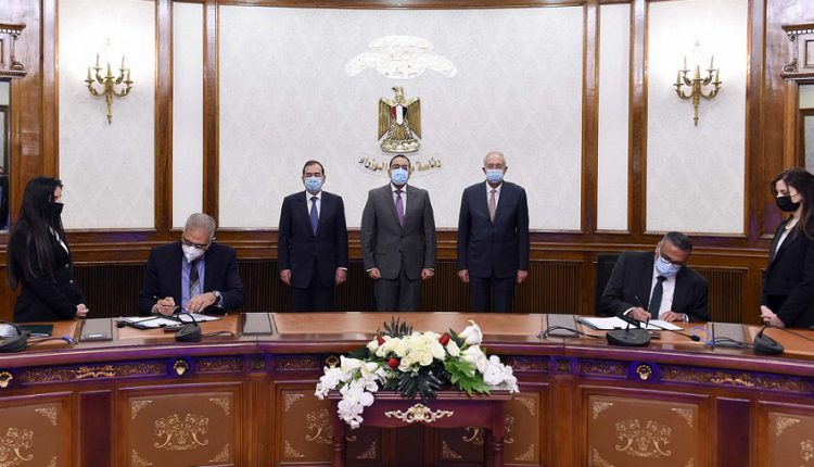 رئيس الوزراء يشهد توقيع عقد إنشاء أكبر مجمع للبتروكيماويات بالسخنة باستثمارات 7.5 مليار دولار