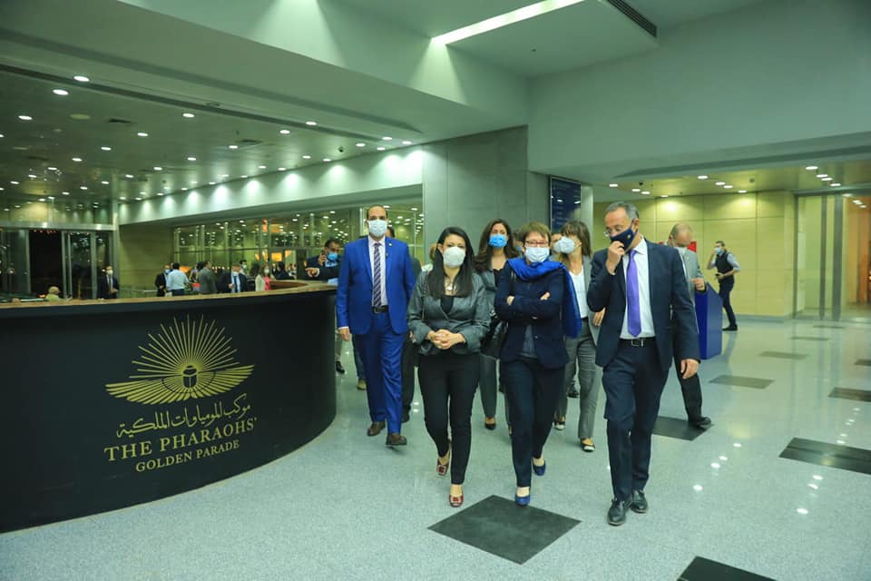 المشاط تصطحب رئيسة البنك الأوروبي في زيارة المتحف القومي للحضارة وقاعة المومياوات الملكية
