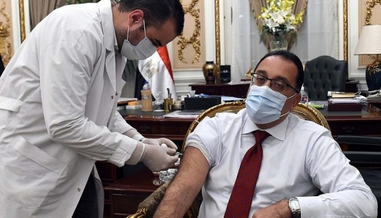 رئيس الوزراء يتلقى اللقاح المضاد لفيروس كورونا