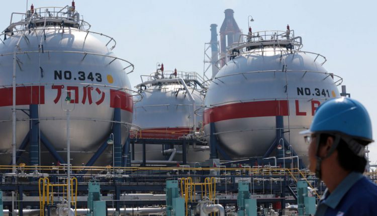 واردات اليابان من النفط الخام تتراجع 17% في مارس