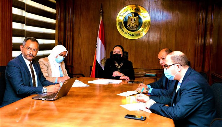 وزيرة التجارة والصناعة تبحث مع مسئولى شركة نيسان العالمية خطط الاستثمار في مصر