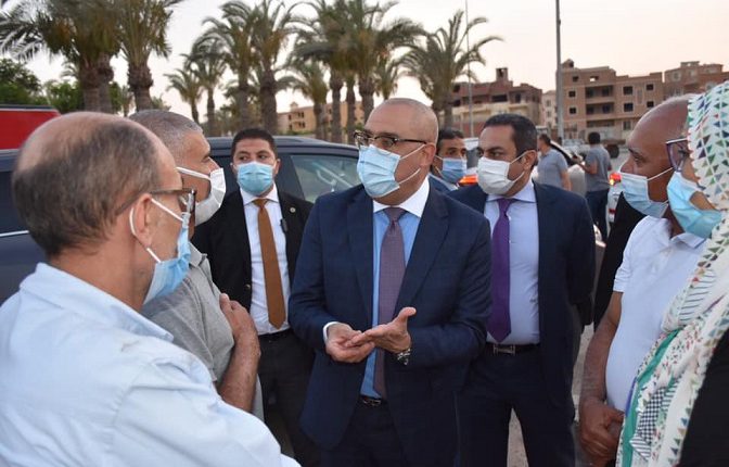 وزير الإسكان يتفقد مشروعات القاهرة الجديدة