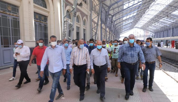 وزير النقل يحيل ناظر محطة مصر بالإسكندرية وعدد من مسئولي الحجز للتحقيق الفوري