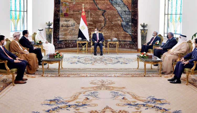 البرلمان العربي يمنح الرئيس السيسي وسام القائد