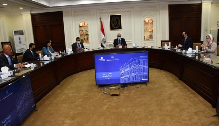 وزير الإسكان يستعرض مقترحات إدارة وتطوير منطقة القاهرة الخديوية