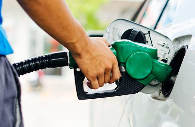 باكستان ترفع أسعار البنزين والديزل لمستويات قياسية