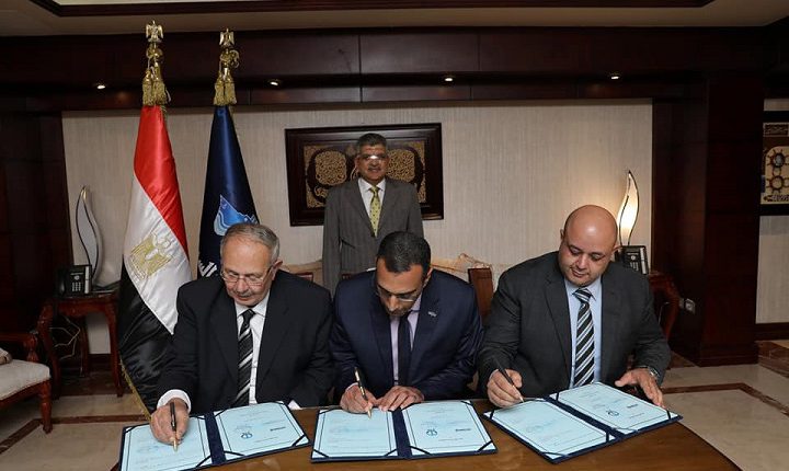 رئيس هيئة قناة السويس يشهد توقيع اتفاقية تأسيس شركة مساهمة مصرية للصناعات الغذائية