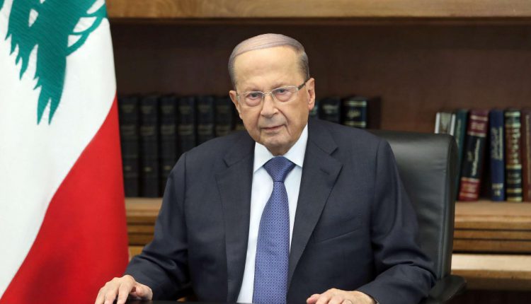 الرئيس اللبناني يوقع مشروع قانون السرية المصرفية