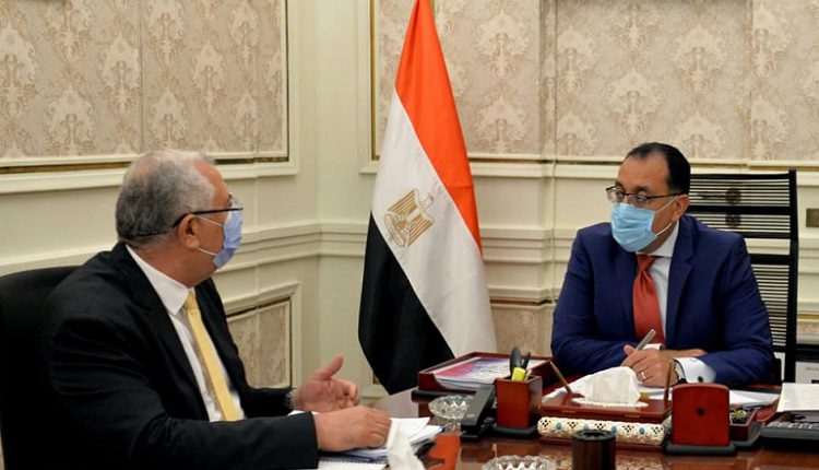 رئيس الوزراء يستعرض مع وزير الزراعة مشروع المزارع المصرية النموذجية المشتركة في أفريقيا