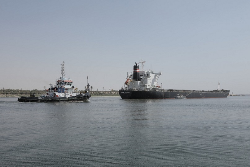 أسامة ربيع: هيئة قناة السويس قامت بالتعامل السريع مع جنوح مؤقت لإحدى السفن العابرة