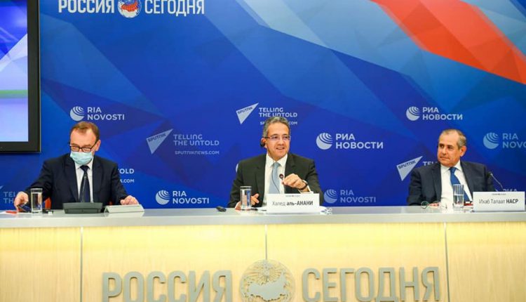 وزير السياحة والآثار يعقد مؤتمرا صحفيا افتراضيا مع ممثلي كبرى وسائل الإعلام الروسية