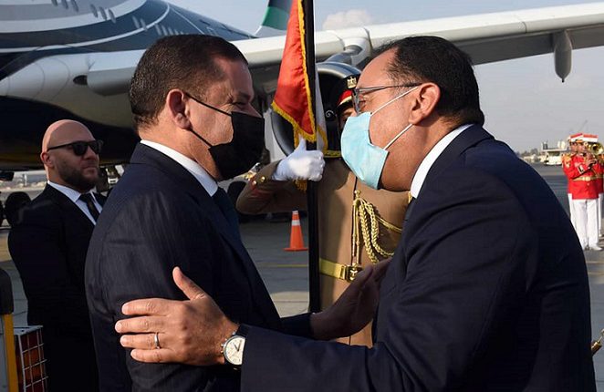 مدبولي يستقبل الدبيبة في مطار القاهرة