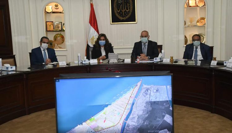 وزير الإسكان ومحافظ دمياط يبحثان مقترحات تطوير بعض المناطق بمدينة رأس البر
