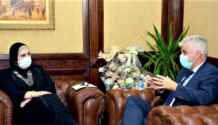 وزيرة التجارة تبحث مع شركة PVH الأمريكية ضخ استثمارات جديدة بالسوق المصري