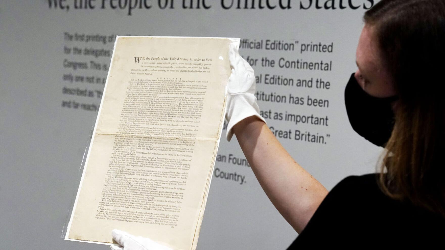 سوذبيز تعرض نسخة نادرة من أول دستور أمريكي مطبوع للبيع تقدر بنحو 20 مليون دولار