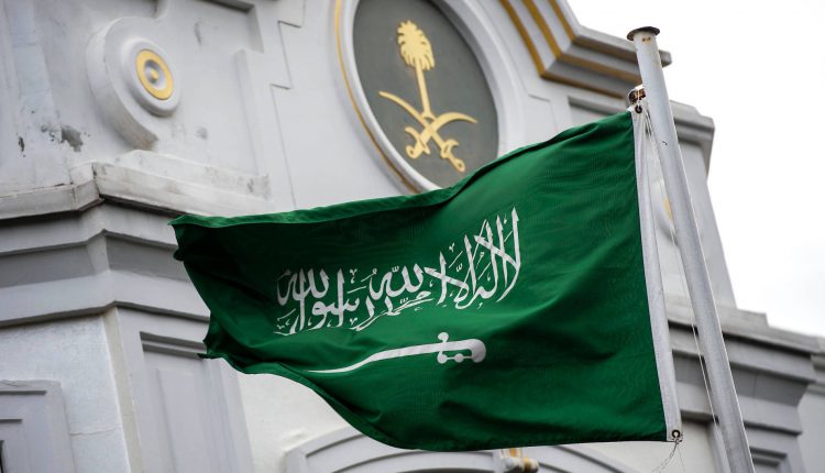 السعودية تعتزم جمع 11 مليار دولار من قرض مشترك