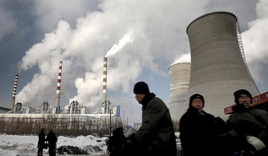 انبعاثات الكربون من إحدى المنشآت الصينية