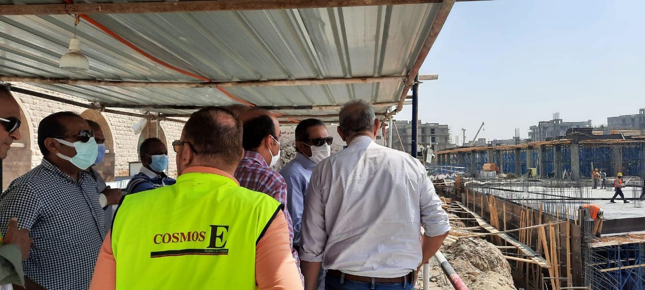 نائب وزير الإسكان يتفقد مشروع تطوير منطقة سور مجرى العيون بمحافظة القاهرة