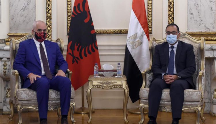 رئيس الوزراء ونظيره الألباني يترأسان جلسة مباحثات موسعة لتعزيز علاقات التعاون بين البلدين