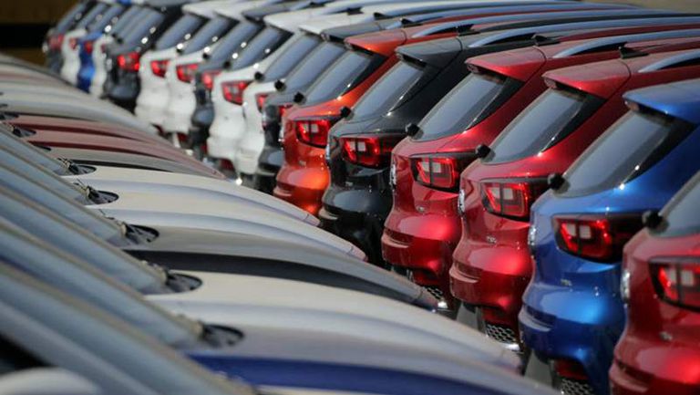 ملف.. بطء الاستيراد وعدم ظهور موديلات 2025 يدعمان استقرار أسعار السيارات