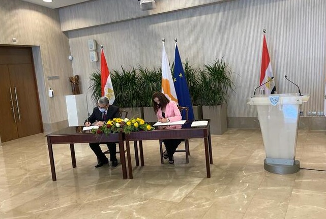 توقيع اتفاقية الربط الكهربائي مع قبرص