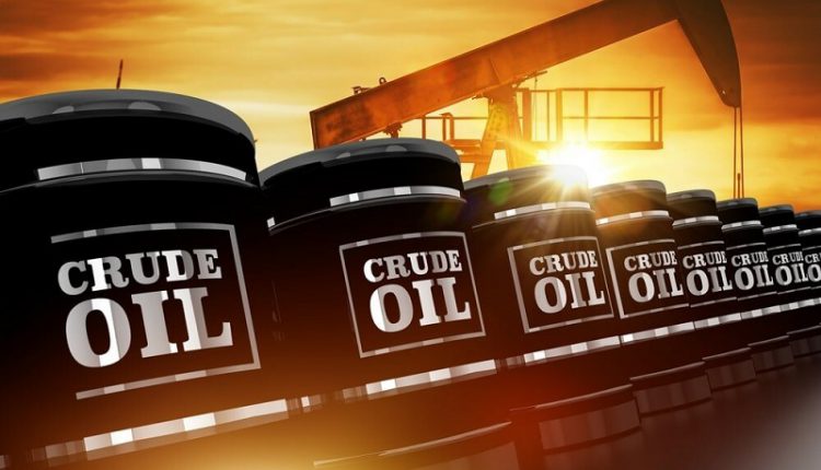 أسعار النفط تغلق على انخفاض بفعل حظر روسي لتصدير الوقود