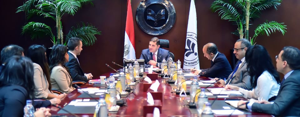 رئيس هيئة الاستثمار يناقش مع شركة طلبات الخطط التوسعية بالسوق المصرية
