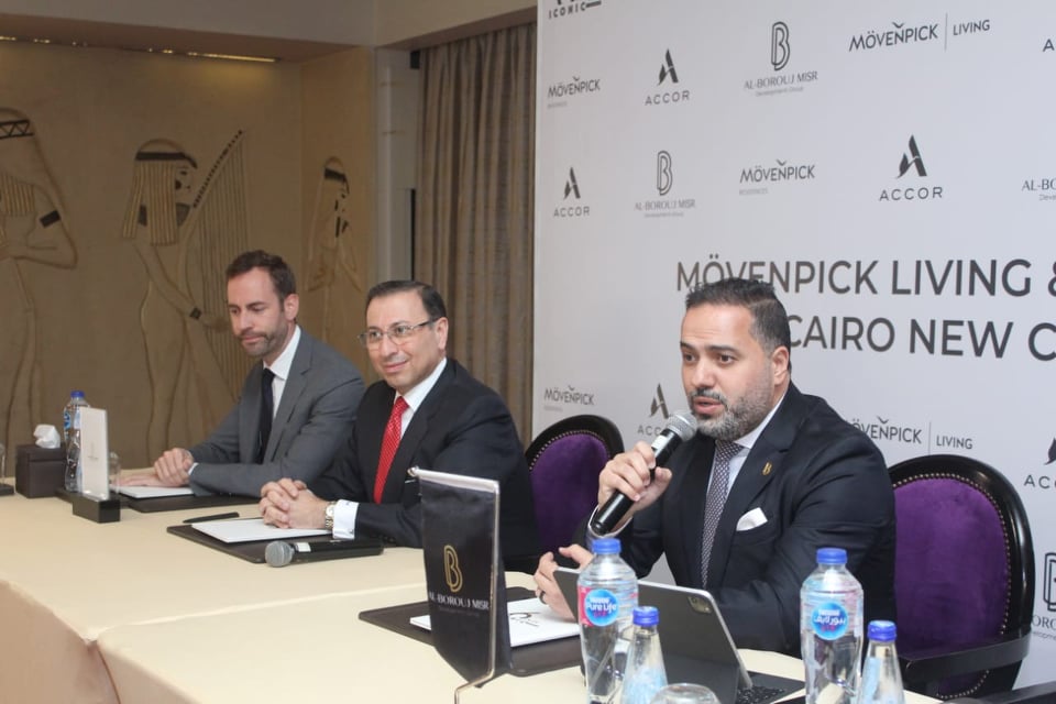 البروج مصر وأكور توقعان عقد إقامة فندق موفنبيك في مشروع آيكونيك تاور بالعاصمة الإدارية