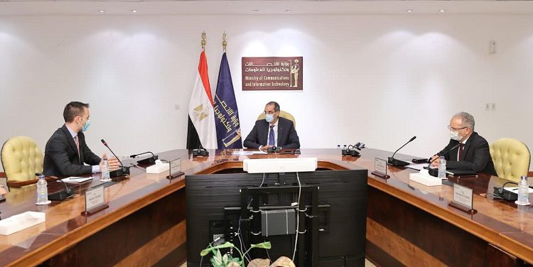 وزير الاتصالات يبحث مع الرئيس التنفيذي لشركة طلبات خططها المستقبلية للتوسع في مصر