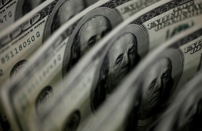 الدولار الأمريكي يعزز مكاسبه أمام باقي العملات قبل صدور محضر الفيدرالي