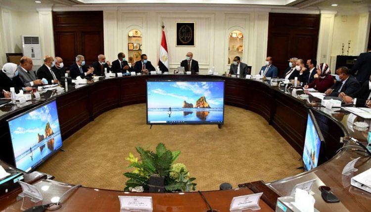 وزير الإسكان يترأس اجتماع لجنة متابعة تنفيذ مبادرة حياة كريمة لتطوير الريف المصري