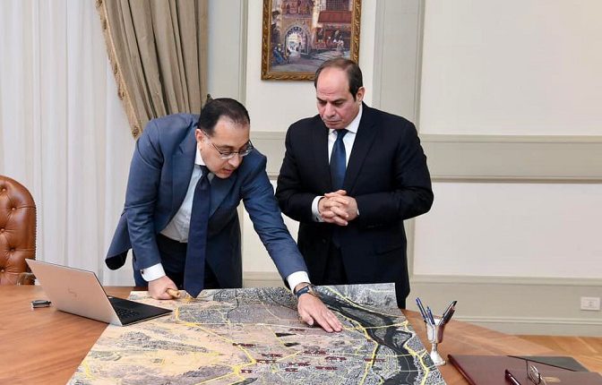 مدبولي يطلع الرئيس السيسي على جهود تطوير المناطق غير المخططة