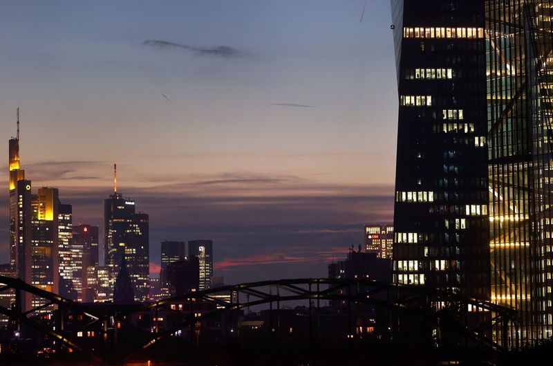 البنك المركزي الأوروبي يتوقع نموا متواضعا لاقتصاديات دول اليورو خلال 2024