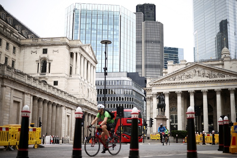 بنك إنجلترا يبقي على أسعار الفائدة الرئيسية دون تغيير عند 5.25%